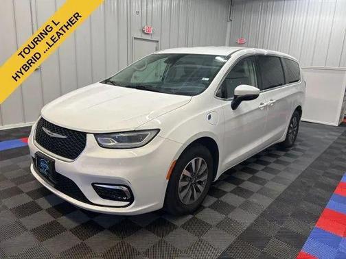 Bright White Clearcoat 2023 Chrysler Pacifica Hybrid Touring L