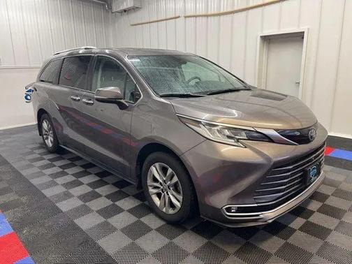 2022 Toyota Sienna Limited