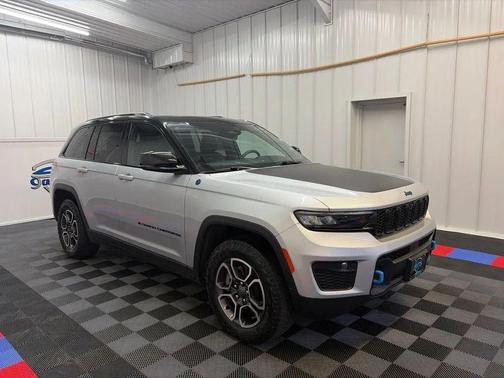 Silver Zynith 2023 Jeep Grand Cherokee 4xe Trailhawk