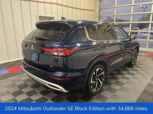 2024 Mitsubishi Outlander SE Black Edition w/Pano Roof