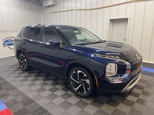 2024 Mitsubishi Outlander SE Black Edition w/Pano Roof