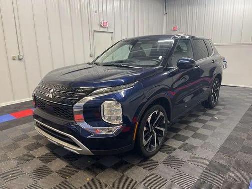 2024 Mitsubishi Outlander SE Black Edition w/Pano Roof