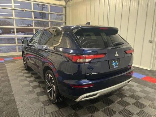 2024 Mitsubishi Outlander SE Black Edition w/Pano Roof