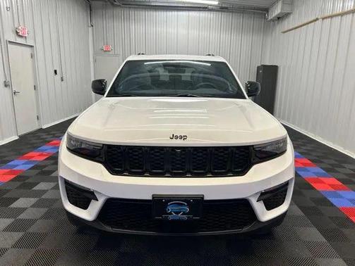 Bright White Clearcoat 2024 Jeep Grand Cherokee Limited