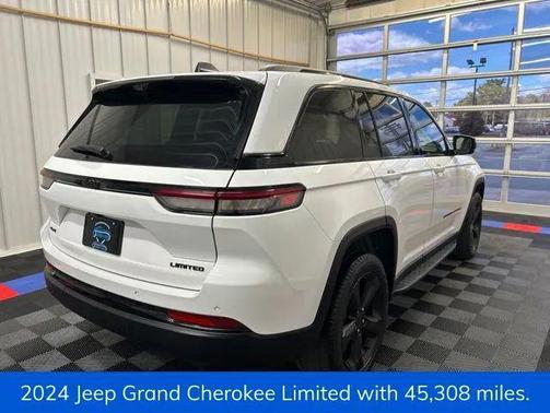 Bright White Clearcoat 2024 Jeep Grand Cherokee Limited