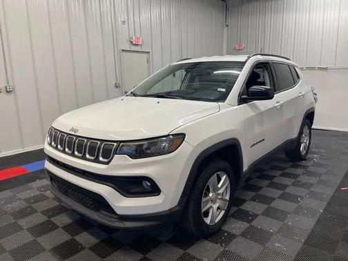 Bright White Clearcoat 2022 Jeep Compass Latitude