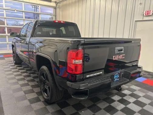 Onyx Black 2017 GMC Sierra 1500 SLE