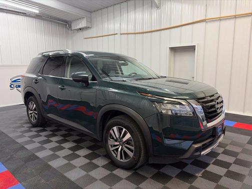 Green Pearl 2025 Nissan Pathfinder SL 4WD