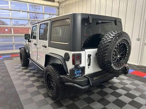 Bright White Clearcoat 2018 Jeep Wrangler JK Unlimited Freedom Edition