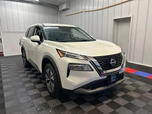 Pearl White Tricoat 2023 Nissan Rogue SV