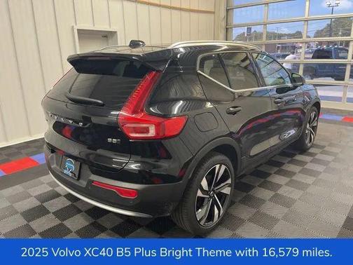 2025 Volvo XC40 B5 Plus Bright Theme