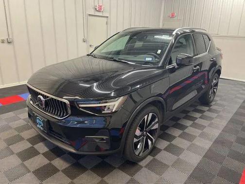 2025 Volvo XC40 B5 Plus Bright Theme