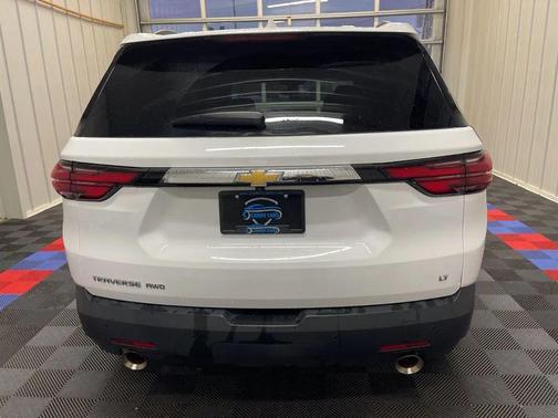 Summit White 2023 Chevrolet Traverse LT Cloth