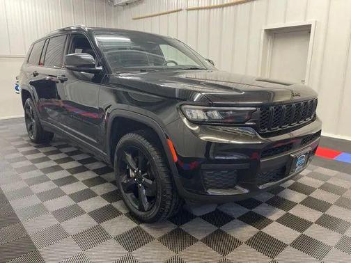 Diamond Black Crystal Pearlcoat 2023 Jeep Grand Cherokee L Altitude