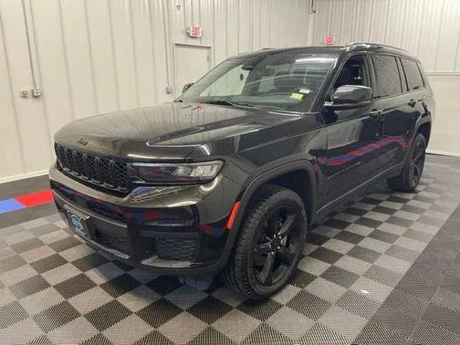 Diamond Black Crystal Pearlcoat 2023 Jeep Grand Cherokee L Altitude