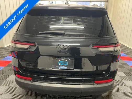 Diamond Black Crystal Pearlcoat 2023 Jeep Grand Cherokee L Altitude