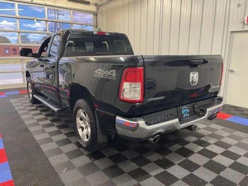 Diamond Black Crystal Pearlcoat 2022 RAM 1500 Big Horn/Lone Star