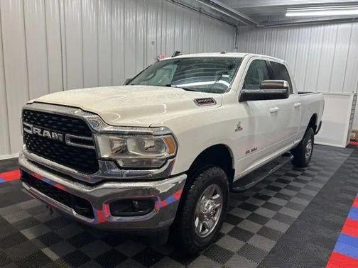 Bright White Clearcoat 2022 RAM 2500 Big Horn Crew Cab 4x4 6'4' Box