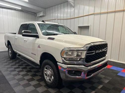 Bright White Clearcoat 2022 RAM 2500 Big Horn Crew Cab 4x4 6'4' Box