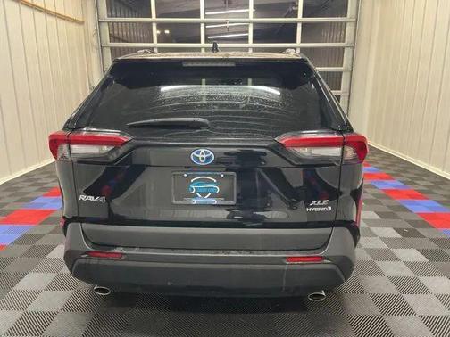 2020 Toyota RAV4 Hybrid XLE