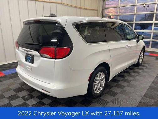 2022 Chrysler Voyager LX