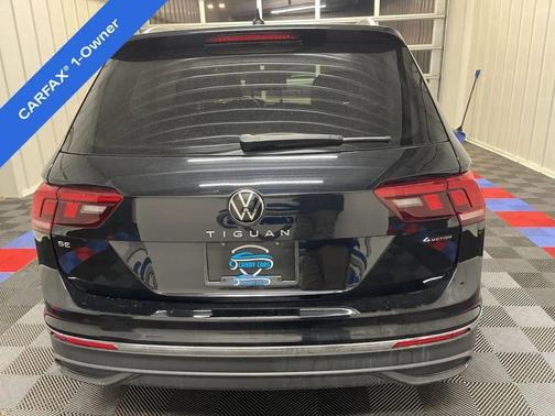 Deep Black Pearl 2023 Volkswagen Tiguan 2.0T SE 4MOTION