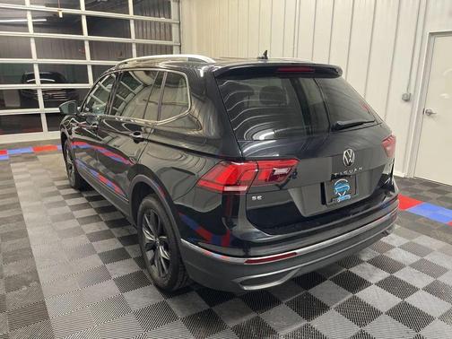 Deep Black Pearl 2023 Volkswagen Tiguan 2.0T SE 4MOTION
