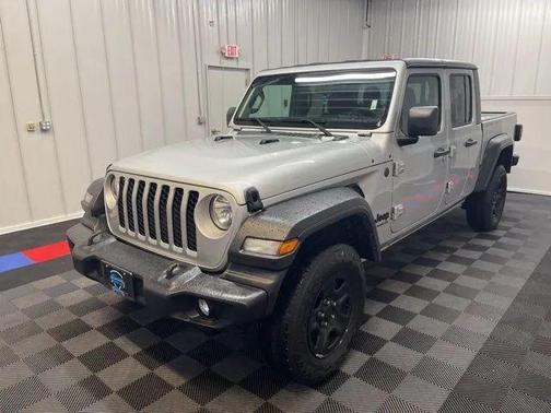 2022 Jeep Gladiator Sport