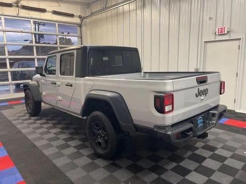 2022 Jeep Gladiator Sport