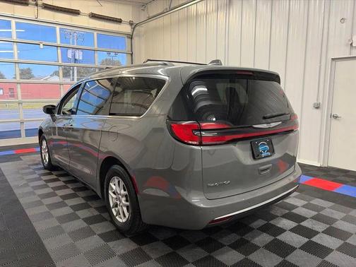 Ceramic Gray Clearcoat 2022 Chrysler Pacifica Touring L
