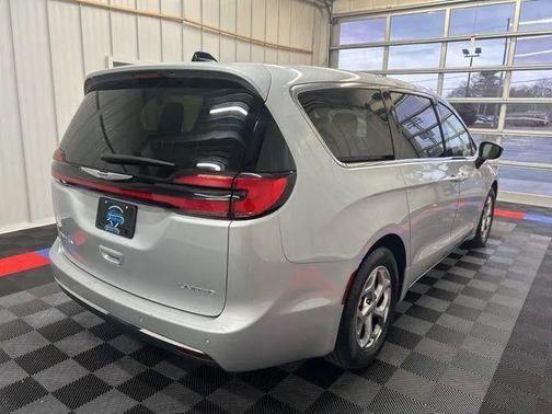 Silver Mist Clearcoat 2024 Chrysler Pacifica Limited