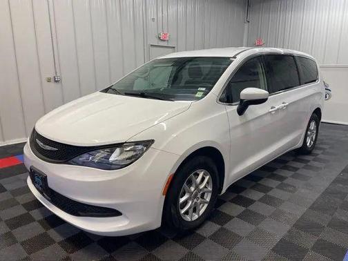 2022 Chrysler Voyager LX