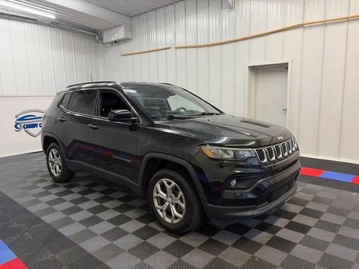 Diamond Black Crystal Pearlcoat 2024 Jeep Compass Latitude
