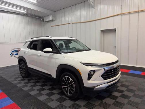 Summit White 2025 Chevrolet Trailblazer LT