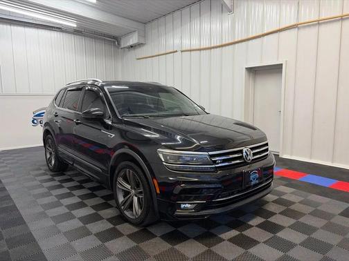 Deep Black Pearl 2021 Volkswagen Tiguan 2.0T SEL R-Line 4MOTION