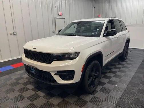 2022 Jeep Grand Cherokee Altitude