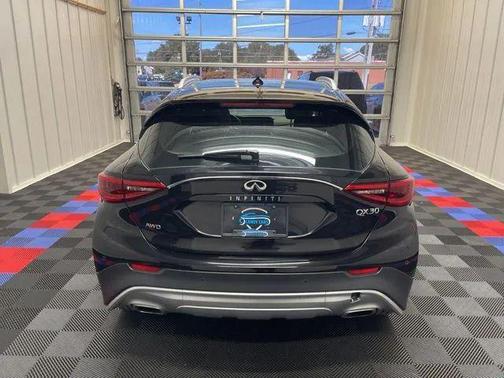 2018 INFINITI QX30 Luxury