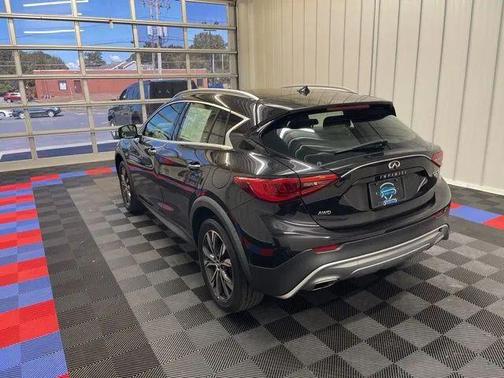 2018 INFINITI QX30 Luxury