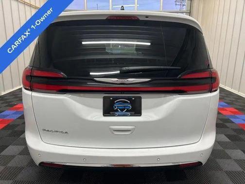 Bright White Clearcoat 2023 Chrysler Pacifica Touring L
