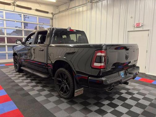 Diamond Black Crystal Pearlcoat 2022 RAM 1500 Laramie