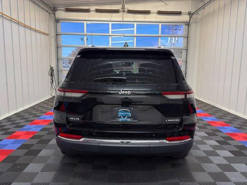 Diamond Black Crystal Pearlcoat 2023 Jeep Grand Cherokee Laredo