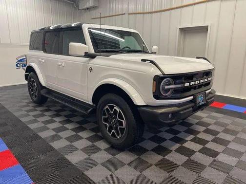Oxford White 2025 Ford Bronco Outer Banks