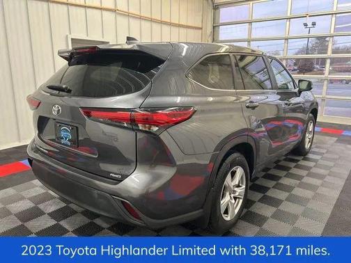 Magnetic Gray Metallic 2023 Toyota Highlander L