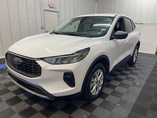 Oxford White 2025 Ford Escape Active