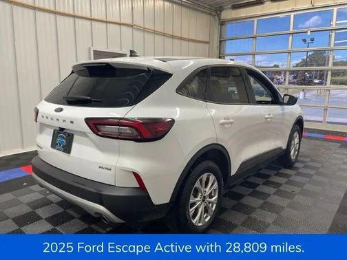 Oxford White 2025 Ford Escape Active