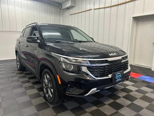 Fusion Black 2024 Kia Seltos S