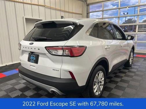 Oxford White 2022 Ford Escape SE