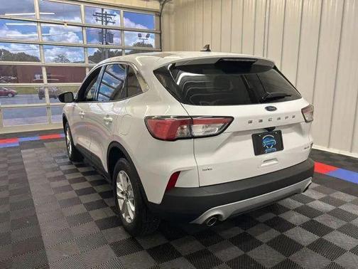 Oxford White 2022 Ford Escape SE