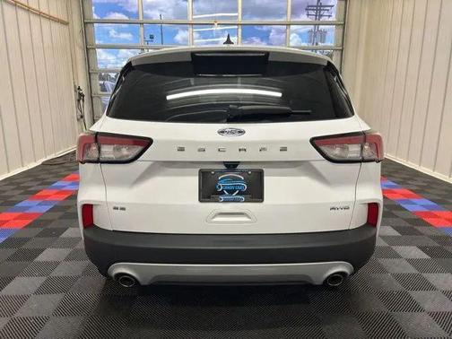Oxford White 2022 Ford Escape SE