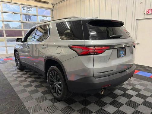 Sterling Gray Metallic 2023 Chevrolet Traverse RS